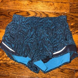 Lululemon Hotty Hot Shorts Size 4 2.5"